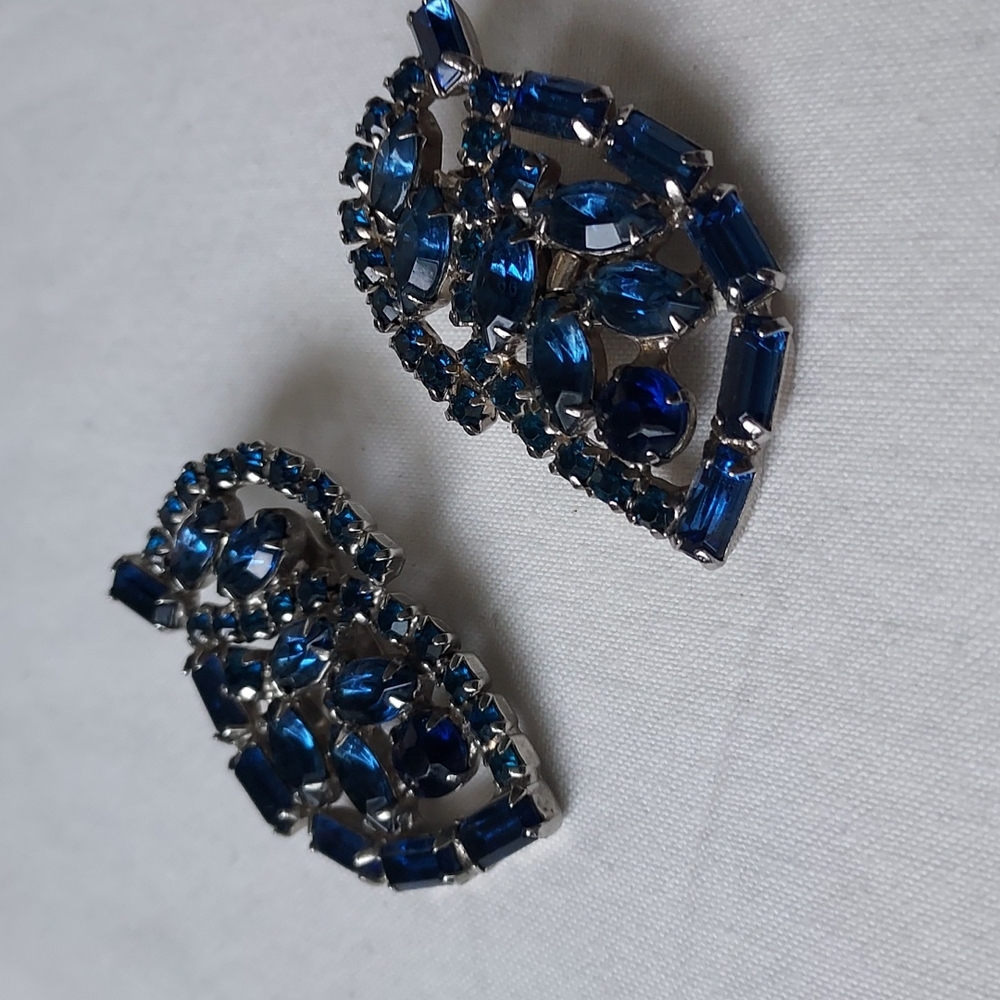 Cobalt blue 💙 Rhinestone vintage clip-ons earrings retro sapphire blue 💙 - Picture 2 of 10